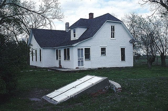 File:Pavelka Farmstead.jpg