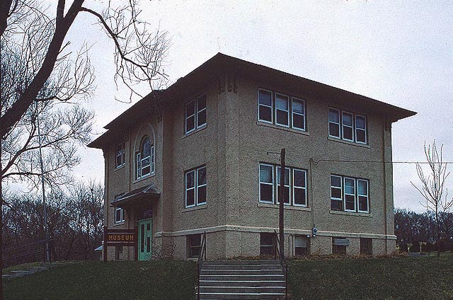 File:Former Wheeler County Courthouse.jpg