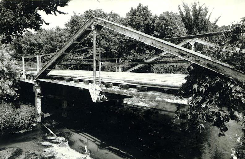 File:Verdigris Creek Bridge.jpg