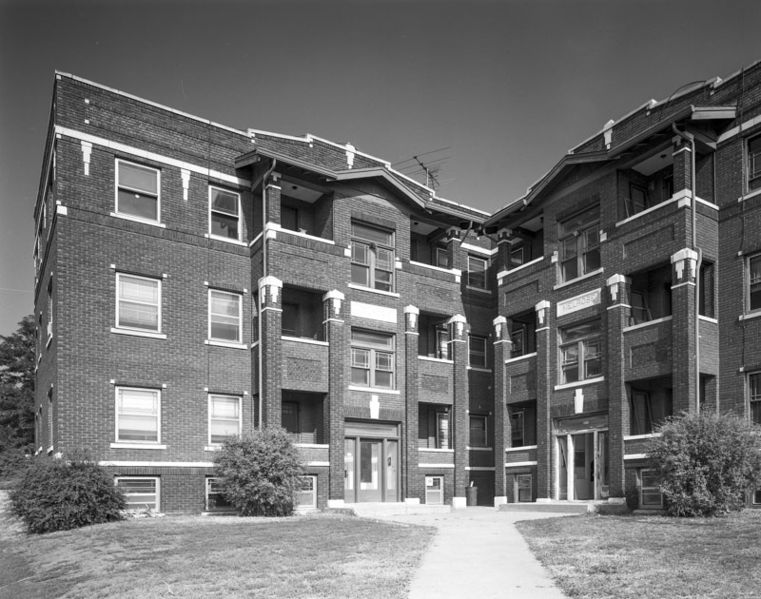 File:N 33 St 001.w.jpg