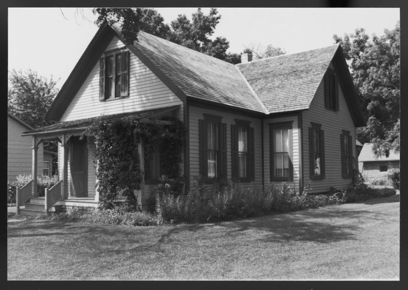 File:Cather Childhood Home.jpg