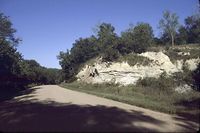 Chalk_Cliffs_%26_Republican_River.jpg