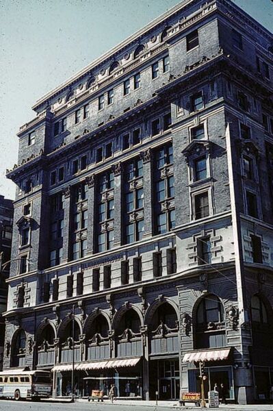 File:J. L. Brandeis & Sons Store Building.jpg