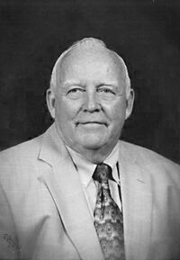 Billhoffmanportraitobituarybeatricedailysun 1 2019 1w.jpg